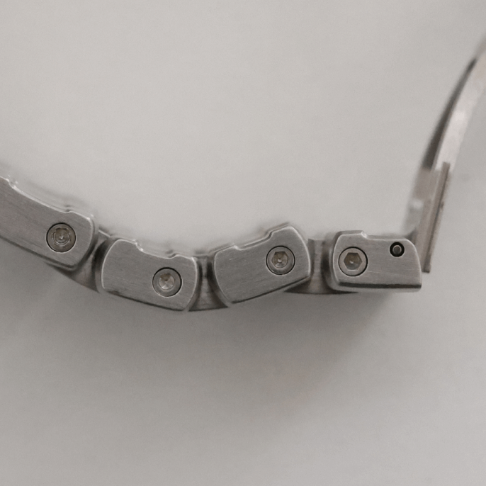 braclet side detail